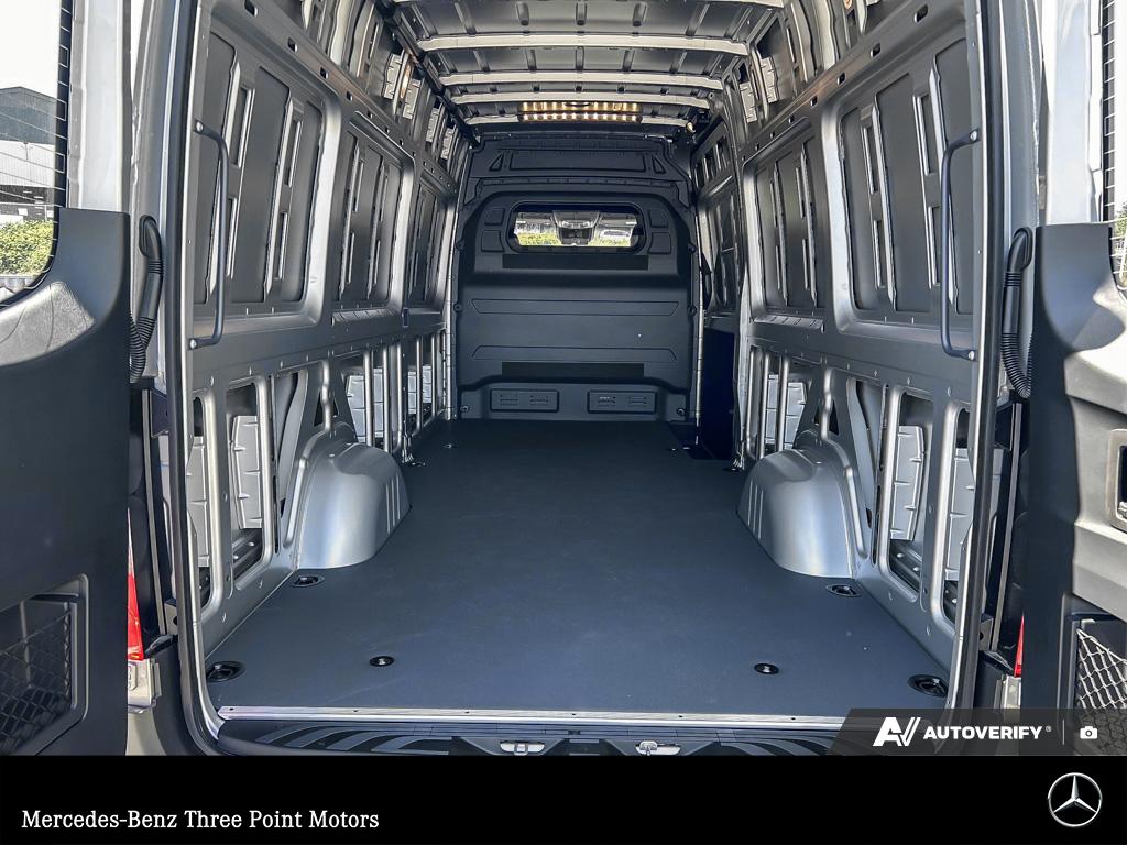 2024 Mercedes-Benz Sprinter 2500 High Roof I4 - photo 8